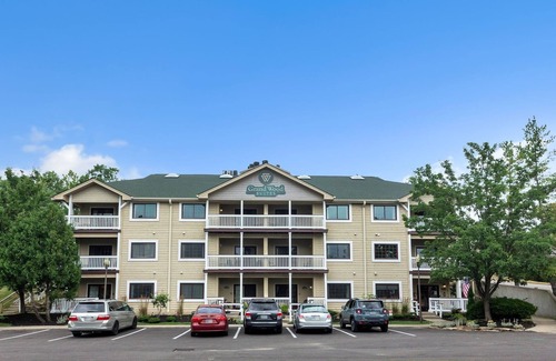 Nashville Condo | 3rd Floor Front Side Penthouse Suite - 302 by Grand Wood Suites