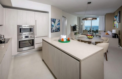 Hollywood South Central Beach Hotel | 4 1BR Oceanview King Suites at H Hollywood Resort, Walk to Hallandale Beach