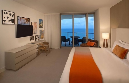 Hollywood South Central Beach Hotel | 4 1BR Oceanview King Suites at H Hollywood Resort, Walk to Hallandale Beach