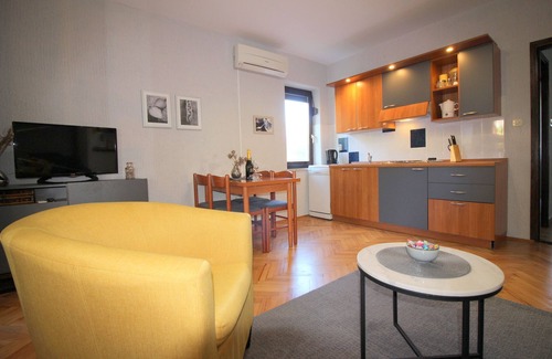 Gulici Condo | 4-5 people, pool, jacuzzi, grill, sun loungers, parking