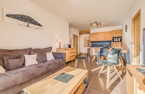 Champagny-en-Vanoise Apartment | 4* Apartment at the foot of the slopes with balcony, WiFi, and hotel services