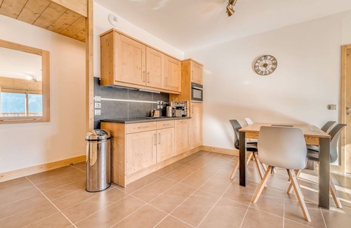 Champagny-en-Vanoise Apartment | 4* Apartment at the foot of the slopes with balcony, WiFi, and hotel services