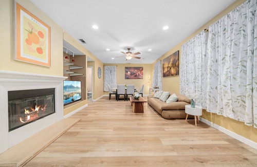 Northeast Anaheim House | 4 bd house with 2 living rooms near Disneyland
