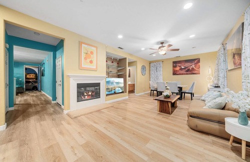 Northeast Anaheim House | 4 bd house with 2 living rooms near Disneyland