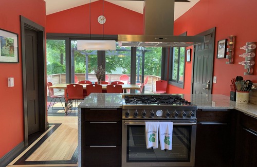 Troy House | 4 Bdrm Modern Victorian with Tree House and playground