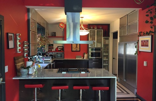 Troy House | 4 Bdrm Modern Victorian with Tree House and playground