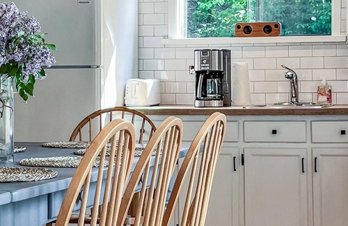 Muskoka Lakes Cottage | 4 bed 2 bath cottage on Lake Rosseau!