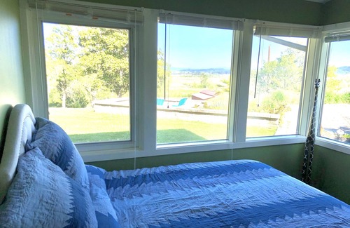 Alvadore House | 4 Bed / 2 Bath home on acreage, close to town, but with a country feel.