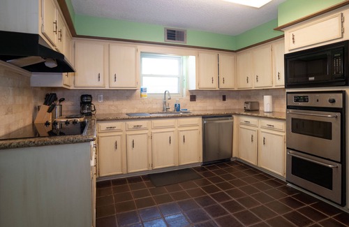 Barker House | 4 bed/3.5 bath home away from home in Katy, Texas.