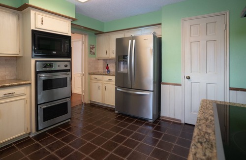 Barker House | 4 bed/3.5 bath home away from home in Katy, Texas.