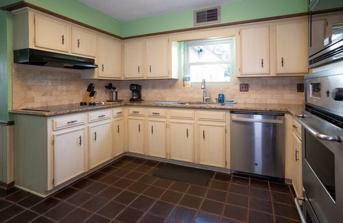 Barker House | 4 bed/3.5 bath home away from home in Katy, Texas.
