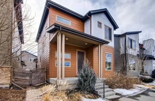 Twin Lakes House | 4 bed, 4 bath, Minutes to Downtown Denver