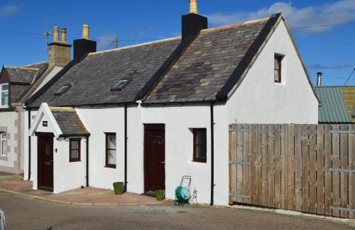 Buckie House | 4-Bed Cottage in Portknockie Near Cullen Moray