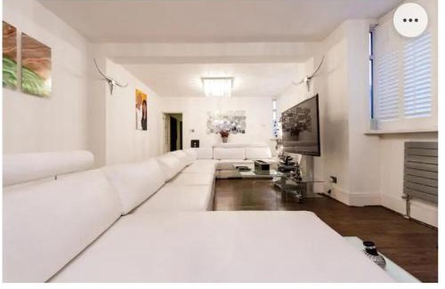 Graveney Apartment | 4 Bed Flat - Sleeps 14 - Parking - Game Room -Wifi