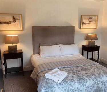 Cut Bush House | 4-Bed House in Kildare Sleeps 8 with Parking