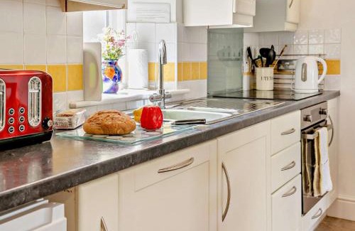 Abergavenny House | 4 Bed in Abergavenny 90003