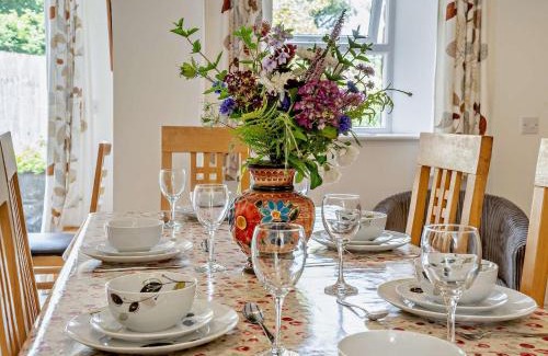 Abergavenny House | 4 Bed in Abergavenny 90003