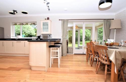 Cromer House | 4 Bed in Cromer KT116