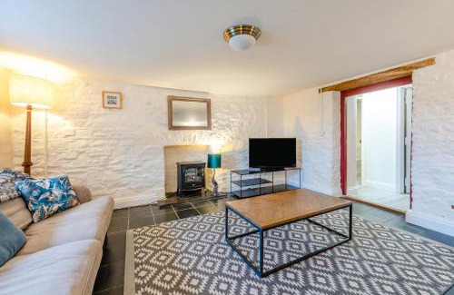 Llanfihangel-Ystrad House | 4 Bed in Dihewyd oc-b32349