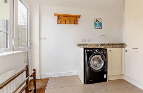 Docking House | 4 Bed in Docking 91588