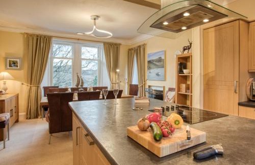 Colbost House | 4 Bed in Glendale CA363