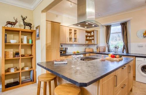 Colbost House | 4 Bed in Glendale CA363