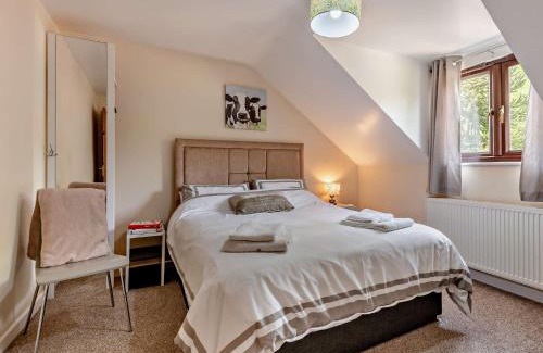 Wareham House | 4 Bed in Wareham 77511