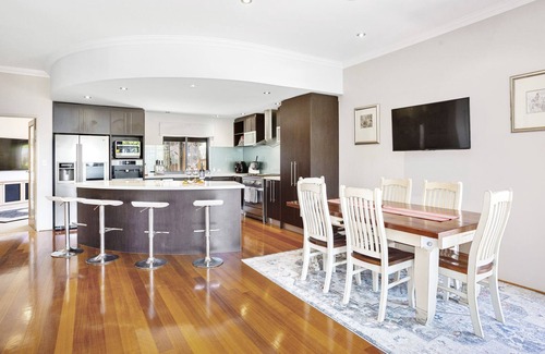 West Leederville House | 4 Bed Serene Family Oasis | Food & Bar Precinct