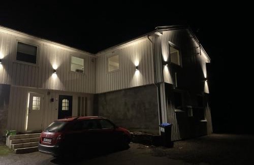 Mandal Villa | 4 Bed Villa - Sleeps 11 - Pets - Parking - Wifi