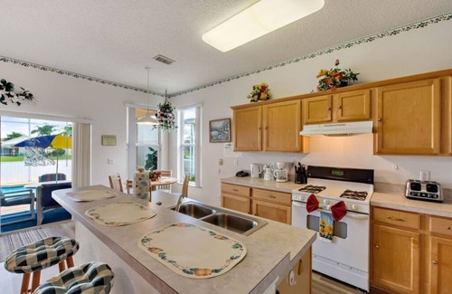 Esprit Villa | 4 Bed Villa with private pool overlooking Golf course and near Disney!