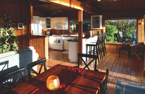 Sooke House | 4 bedroom 2 bathroom Beach House
