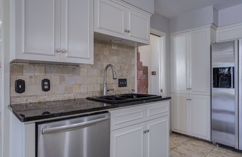 Lubbock House | 4-bedroom 3 bath modern house on Lakeridge golf course in Lubbock with WiFi, AC
