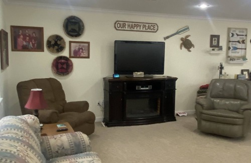 Higden House | 4 bedroom 4.5 bath family vacation home on the lake! nsleeps 12;