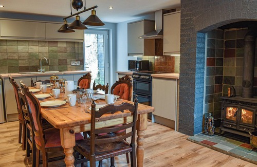 Dolbenmaen Cottage | 4 bedroom accommodation in Garndolbenmaen