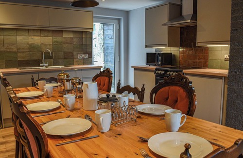 Dolbenmaen Cottage | 4 bedroom accommodation in Garndolbenmaen
