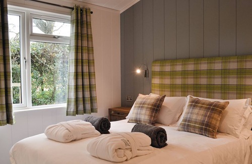 Holton Heath Cabin | 4 bedroom accommodation in Holton Heath