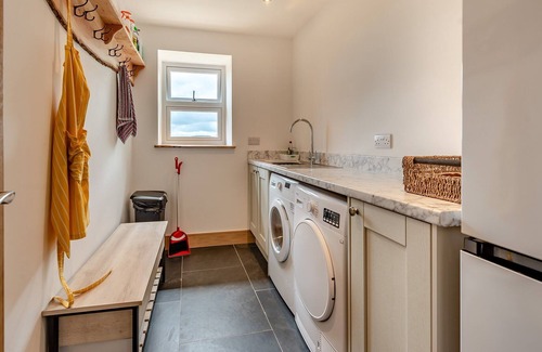 Llanybydder Cottage | 4 bedroom accommodation in Llanwenog, near Llanybydder