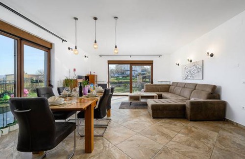 Nova Vas House | 4 bedroom accommodation in Nova Vas