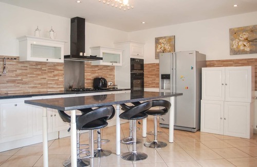 Vailhauques House | 4 bedroom accommodation in Vailhauques