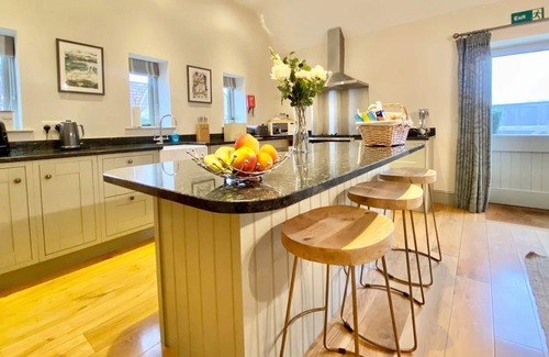 Dyrham Cottage | 4 bedroom accommodation in Doynton, near Bath