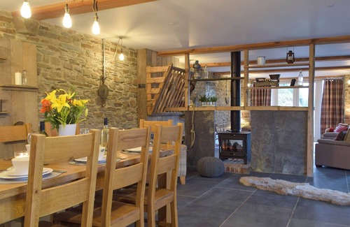 Whitland Cottage | 4 bedroom accommodation in Llanboidy, near Laugharne