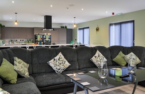Hornsea Cottage | 4 bedroom accommodation in Great Hatfield, near Hornsea