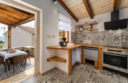 Martina House | 4 bedroom accommodation in Brsec