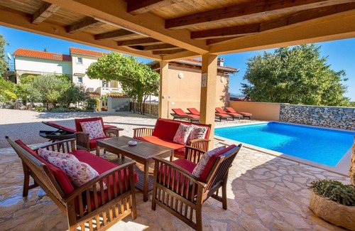 Garica House | 4 bedroom amazing home in Garica