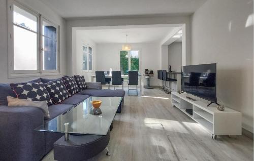 Pontaillac House | 4 Bedroom Awesome Home In Royan