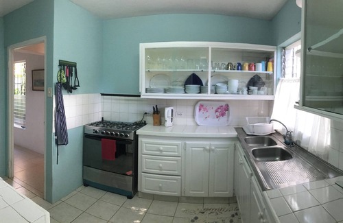 Paynes Bay House | 4-bedroom beachfront house in beautiful Paynes Bay. Pause or play every day!