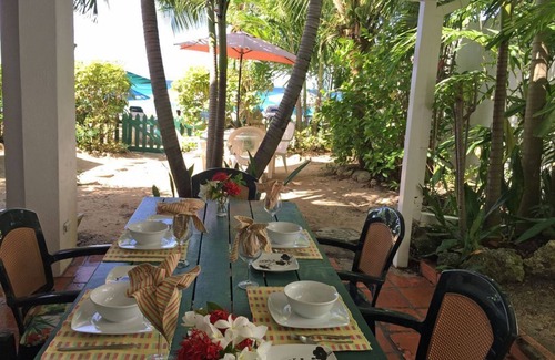 Paynes Bay House | 4-bedroom beachfront house in beautiful Paynes Bay. Pause or play every day!