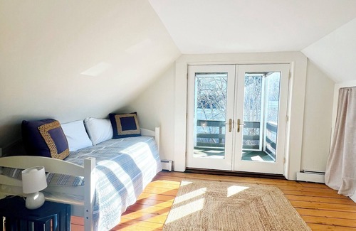 Willard House | 4 Bedroom Beachside Surfer's Home