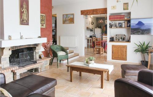Goult House | 4 Bedroom Beautiful Home In Goult