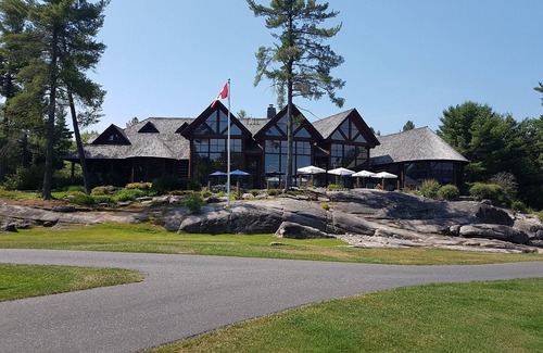 Seguin Cottage | 4 Bedroom Cottage at Rocky Crest Golf Resort